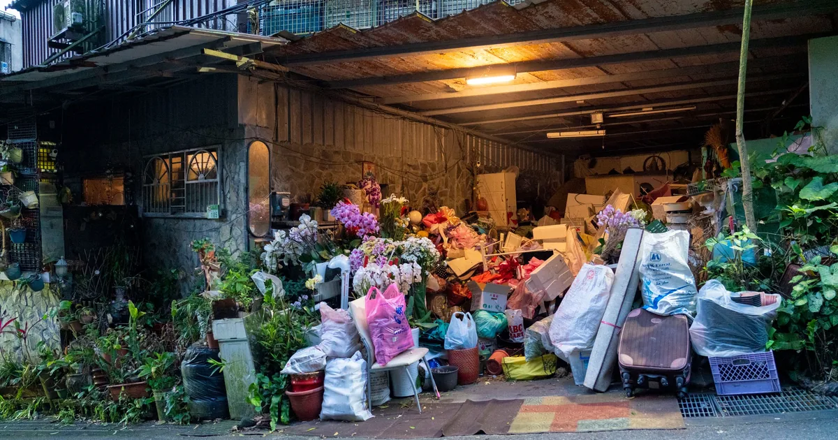 Garage Cleanout Checklist: Park Your Car Inside Again